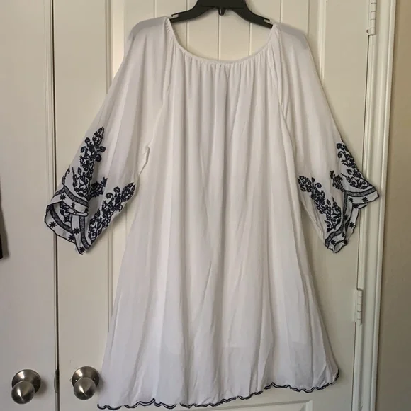 C/C Chic Connection Embroidered dress size  L - Picture 2 of 8